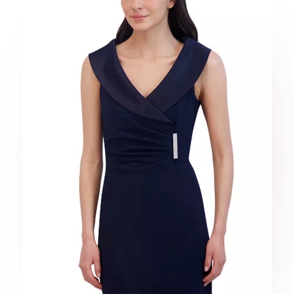 Jessica Howard
Petite Collared Side-Slit Long Gown - Picture 8 of 9